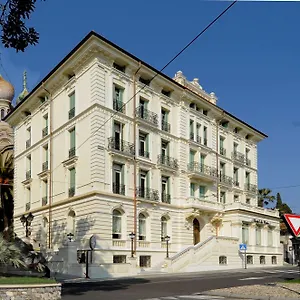 4* Hotel De Paris